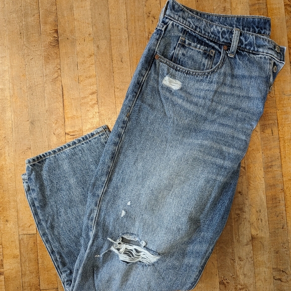 Old Navy high waisted ripped boyfriend jeans 16P - Picture 2 of 4